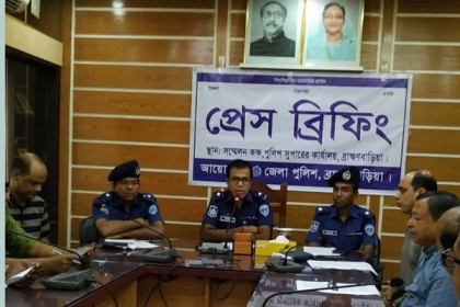 হতাশায় শিশু সন্তানকে হত্যা করে বিলে ছুড়ে ফেলল মা