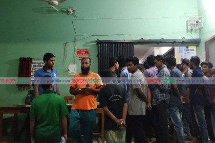 রাবিতে মোবাইল চুরির প্রতিবাদে আন্দোলন, ছাত্রলীগের বাধা