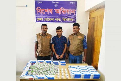ঝিনাইদহে বিপুল পরিমাণ ভারতীয় ওষুধসহ আটক ১