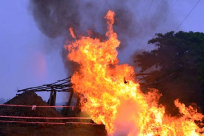 রায়পুরে আগুনে দিনমজুরের বসতভিটা পুড়ে ছাই