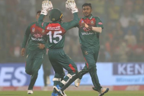 বিপ্লবের দ্বিতীয় শিকার শ্রেয়াস আয়ার