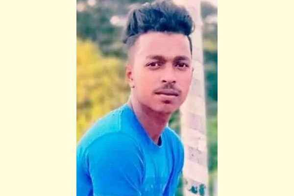 পেটে স্ক্রু ড্রাইভার ঢুকিয়ে হত্যা