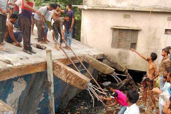 নারায়ণগঞ্জে ভবনধস; আটকে পড়া শিশুকে উদ্ধারে চলছে অভিযান