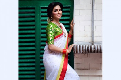 শুভশ্রীকে মা সম্বোধন করে তরুণীর পোস্ট