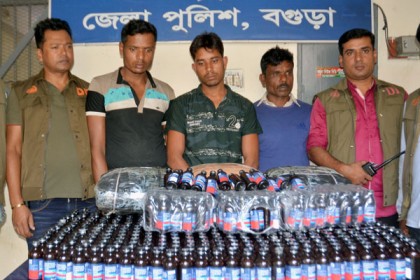 বগুড়ায় ফেনসিডিল ও গাঁজাসহ গ্রেফতার ৩

