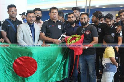 নিরাপদে ওমান পৌঁছেছে জাতীয় ফুটবল দল