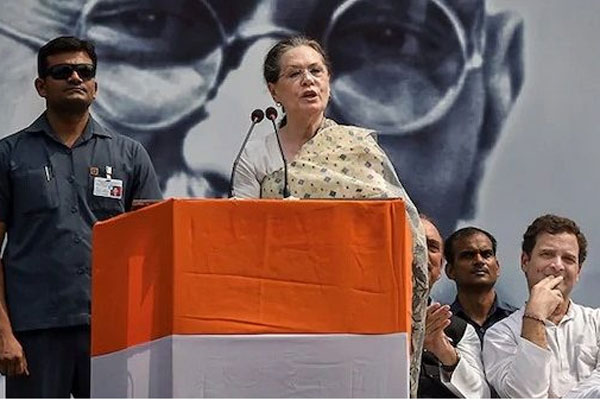 মহারাষ্ট্রে শিবসেনাকে সমর্থনের প্রশ্নই ওঠে না: সোনিয়া গান্ধী