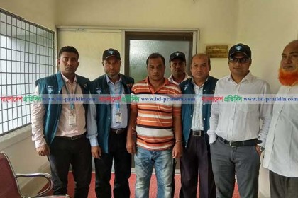 দিনাজপুরে ঘুষের টাকাসহ সার্ভেয়ার আটক
