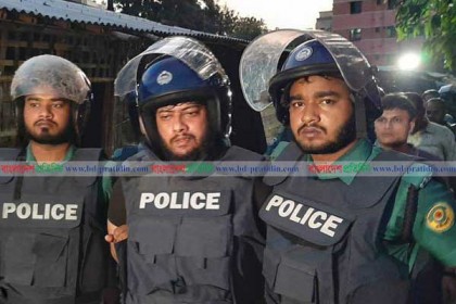 কিরিচ বাবুলের ছেলে গ্রেফতার, টর্চার সেল থেকে অস্ত্র উদ্ধার