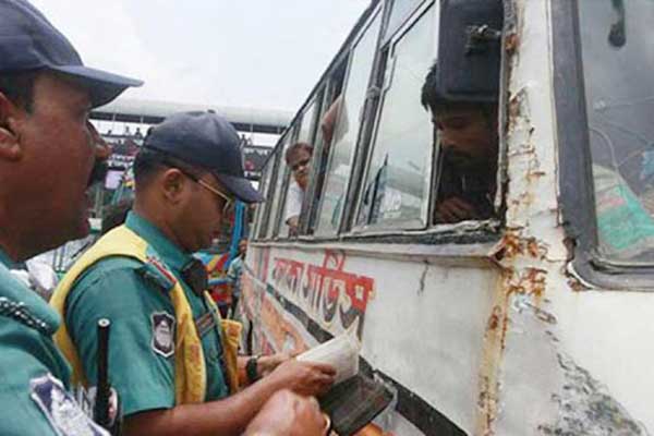 নতুন সড়ক আইনে উল্লেখযোগ্য যে ১৬টি বিধান