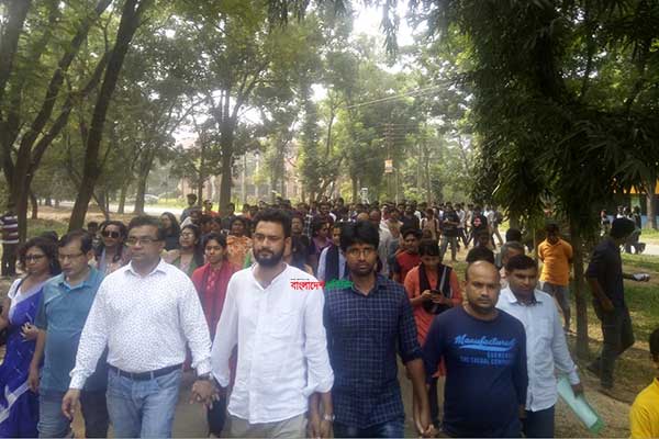 জাবিতে আন্দোলন চালিয়ে যাওয়ার ঘোষণা শিক্ষার্থীদের, অতিরিক্ত পুলিশ মোতায়েন