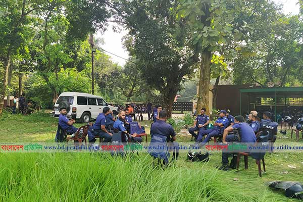 ক্রমেই উত্তপ্ত হচ্ছে জাবি, ভিসির বাসার সামনে শতাধিক পুলিশ