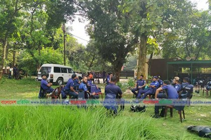 ক্রমেই উত্তপ্ত হচ্ছে জাবি, ভিসির বাসার সামনে শতাধিক পুলিশ