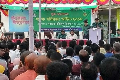 খুলনায় সড়ক আইন বাস্তবায়ন নিয়ে পাল্টাপাল্টি সমাবেশ