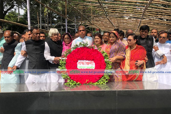 জাতির জনকের প্রতিকৃতিতে কৃষক লীগের শ্রদ্ধা নিবেদন