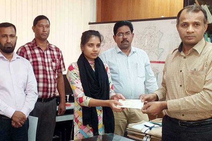 ঢাবিতে ভর্তি নিয়ে শঙ্কায় পড়া তনুশ্রীর পাশে দাঁড়ালেন ঝালকাঠি জেলা প্রশাসক