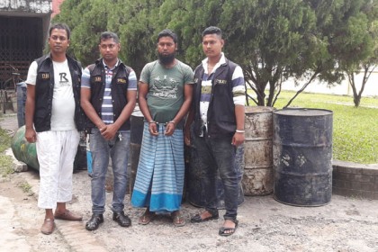 মাদারীপুরে চোরাকারবারি গ্রেফতার