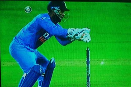 আউট হয়েও প্রথমে যেভাবে বেঁচে যান লিটন দাস