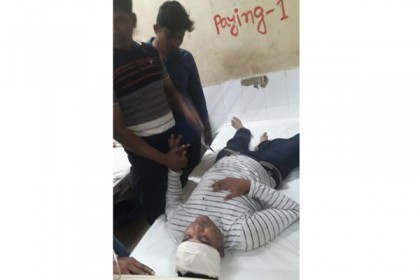 নোয়াখালীতে আসামি ছিনিয়ে নিতে পুলিশের ওপর হামলা
