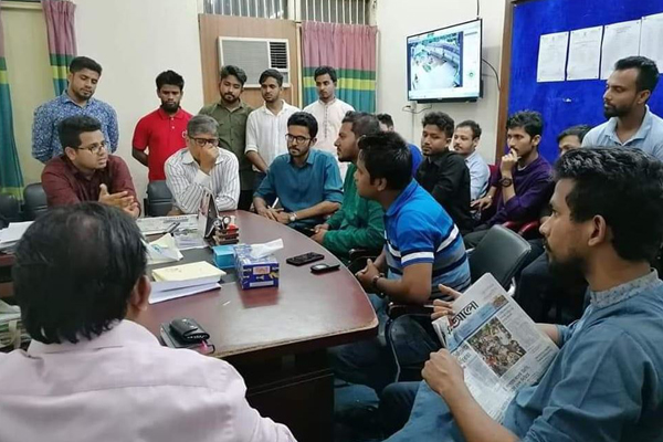 ভর্তিচ্ছু ৪শ শিক্ষার্থীর পাশে চবি ছাত্রলীগ