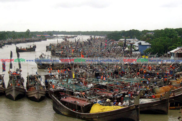 পটুয়াখালীর উপকূল জুড়ে ঘূর্ণিঝড় বুলবুল আতঙ্ক