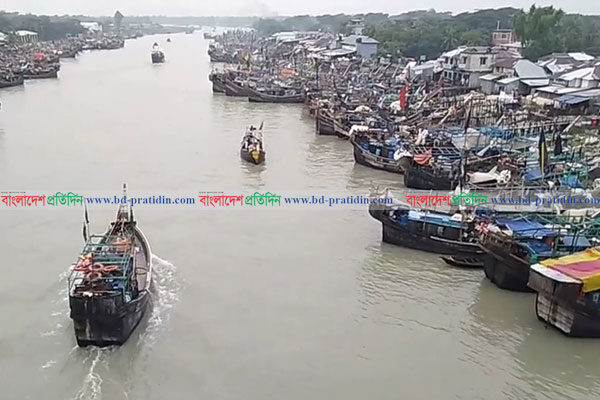 ঘূর্ণিঝড় বুলবুল’র প্রভাবে পটুয়াখালীতে বৈরী আবহাওয়া, সাগর উত্তাল