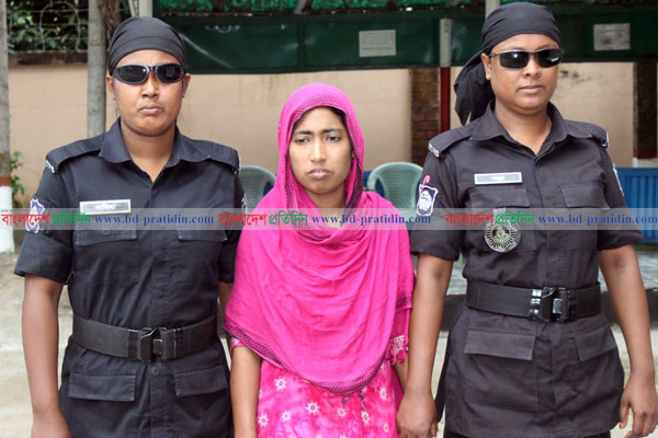 ২২০০ পিছ ইয়াবাসহ নারী আটক