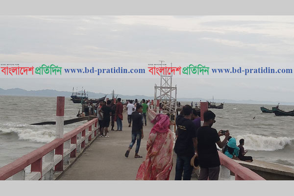 জাহাজ চলাচল বন্ধ, সেন্টমার্টিনে আটকা দেড় হাজার পর্যটক