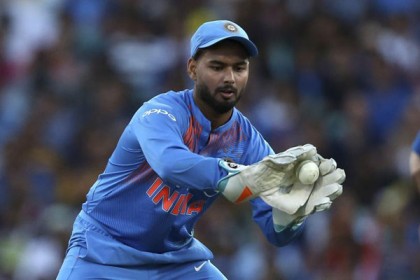 যে কারণে ভারতীয়দের তোপের মুখে পড়েছেন ঋষভ