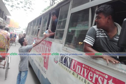 কুমিল্লা বিশ্ববিদ্যালয়ে ভর্তিচ্ছুদের ব্যারাকে আশ্রয় দিলেন পুলিশ সুপার