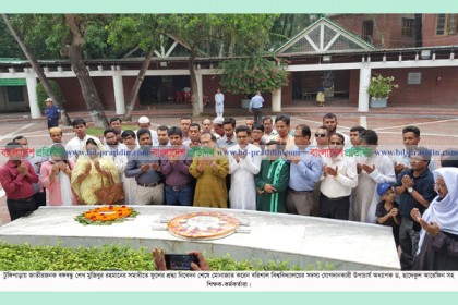 ববি উপাচার্যের বঙ্গবন্ধুর মাজারে শ্রদ্ধা নিবেদন