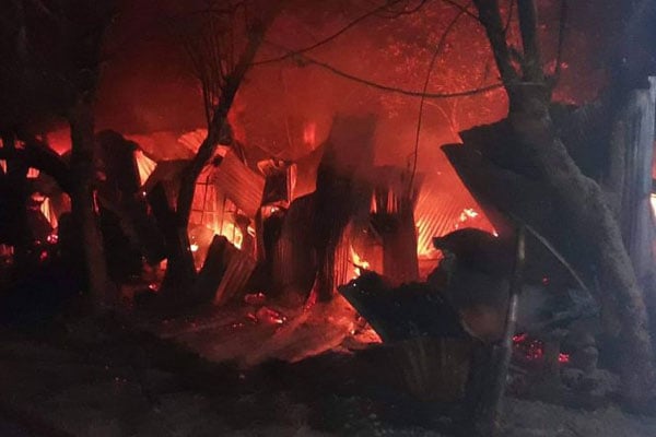 নাটোরে আগুনে পুড়ল মুক্তিযোদ্ধার বাড়িসহ ৩ বাড়ি