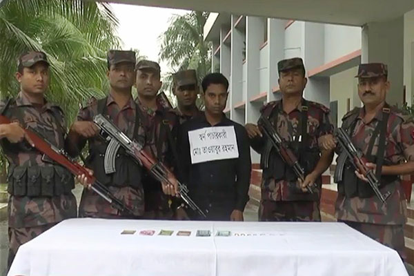 কুষ্টিয়ায় ২১ লাখ টাকার স্বর্ণসহ আটক ১