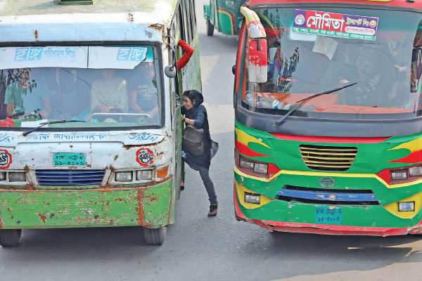 মাঝ রাস্তায় যাত্রী ওঠানো-নামানো বন্ধ করা কি খুব কঠিন কাজ?