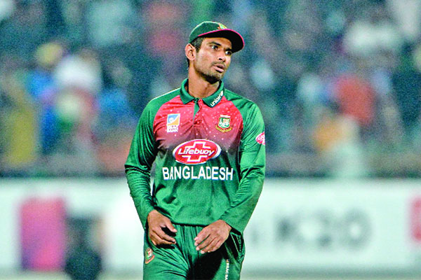 দিল্লিতে দাপট রাজকোটে অসহায়