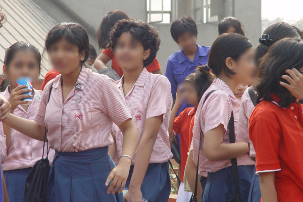 ছাত্রীদের দেখে অশালীন অঙ্গভঙ্গি-শ্লীলতাহানি, গ্রেফতার ৭ স্কুলশিক্ষক
