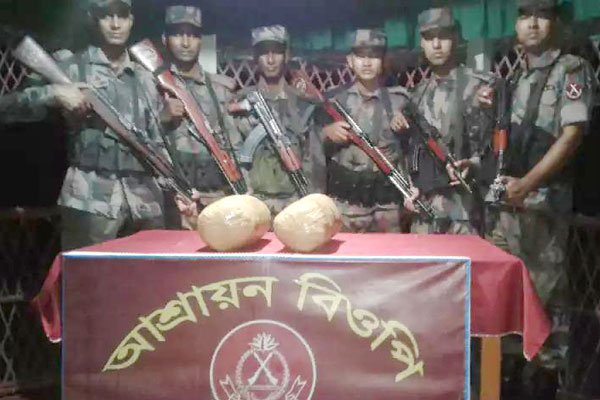 দৌলতপুর সীমান্তে মাদক উদ্ধার