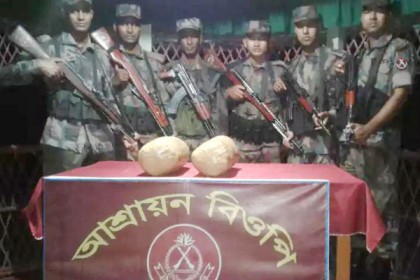 দৌলতপুর সীমান্তে মাদক উদ্ধার