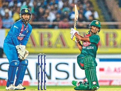 নাইমের ফিফটিতে ভর করে খেলায় ফিরল বাংলাদেশ