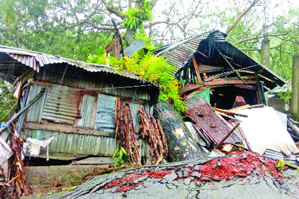 বুলবুল কেড়ে নিল ২৩ প্রাণ ঘরবাড়ি বিধ্বস্ত ১৩ জেলায়
