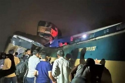 দুর্ঘটনা দেখতে গিয়ে শাহাদত পেলেন চাচা-চাচির নিথর দেহ