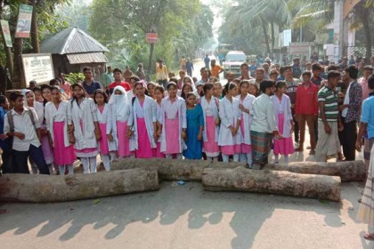 রংপুরের পীরগাছায় সড়ক দুর্ঘটনায় শিক্ষার্থী নিহত, সড়ক অবরোধ