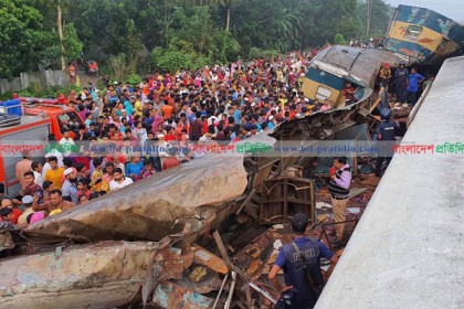 তূর্ণা নিশীথা'র যাত্রীর বর্ণনায় ট্রেন দুর্ঘটনা