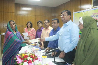 বরিশাল বিভাগের ১২০ স্বেচ্ছাসেবী মহিলা সমিতির মাঝে ২৫ লাখ টাকার অনুদান

