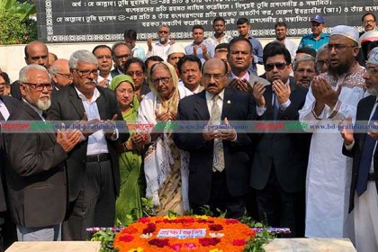 শহীদ কামারুজ্জামানের কবর জিয়ারত বঙ্গবন্ধু আইনজীবী পরিষদের