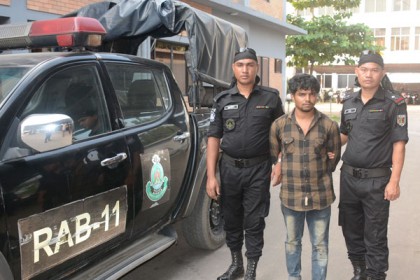 সিদ্ধিরগঞ্জে ট্রাক থেকে ইয়াবা উদ্ধার, আটক ১