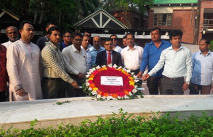 জাতির পিতার সমাধিতে শ্রদ্ধা নিবেদন
