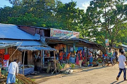 পাহাড়ে মিলবে বাঘাইহাট বাজার