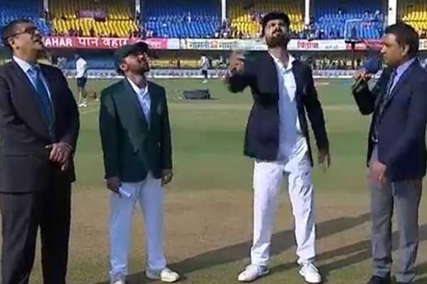 টস জিতলেন মুমিনুল, ব্যাট করবে বাংলাদেশ