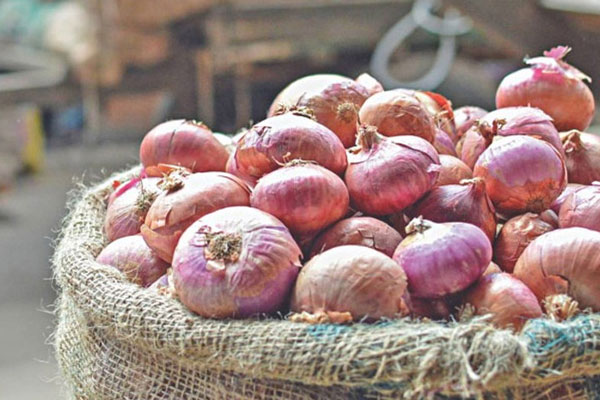 ঘূর্ণিঝড় বুলবুল'র জেরে বাড়ল পিয়াজের ঝাঁজ, কেজি ১৭০ টাকা